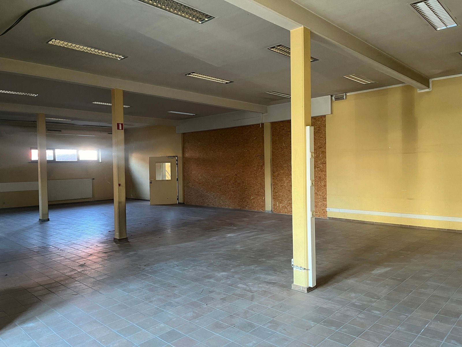 Polyvalente en opsplitsbare commerciële building in centrum Aartselaar foto 6