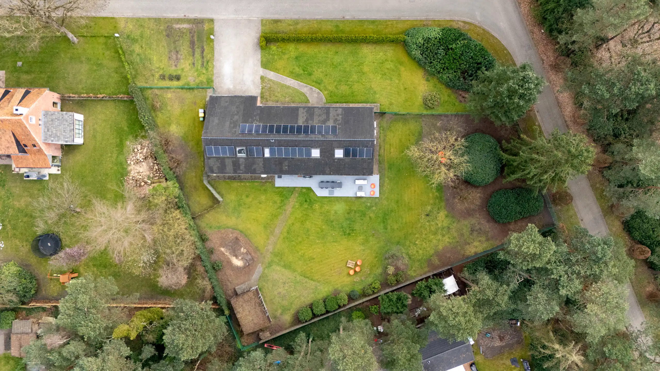 Ruime, recent gerenoveerde villa met 5 slpks op 2.430 m² foto 28