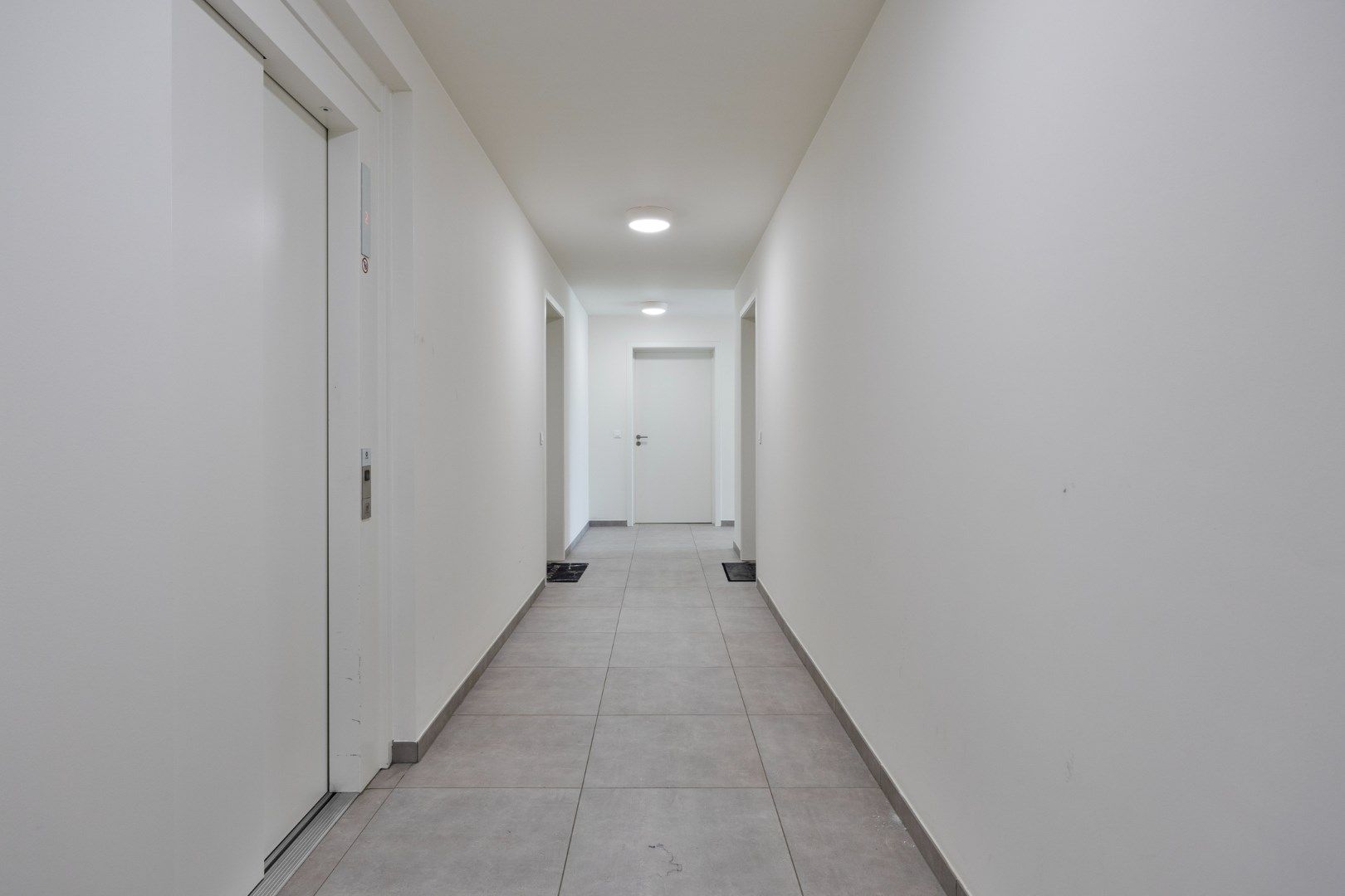 Recent gelijkvloers duplex appartement met 2 slpks, tuin, terras, kelderberging en carport ! foto 21