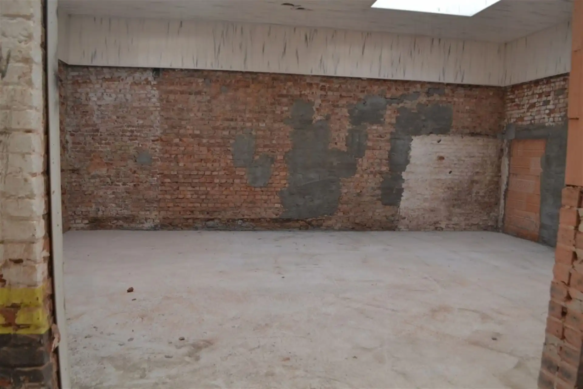Stockage unit van +/- 30 m² in complex van 15 units  foto 4