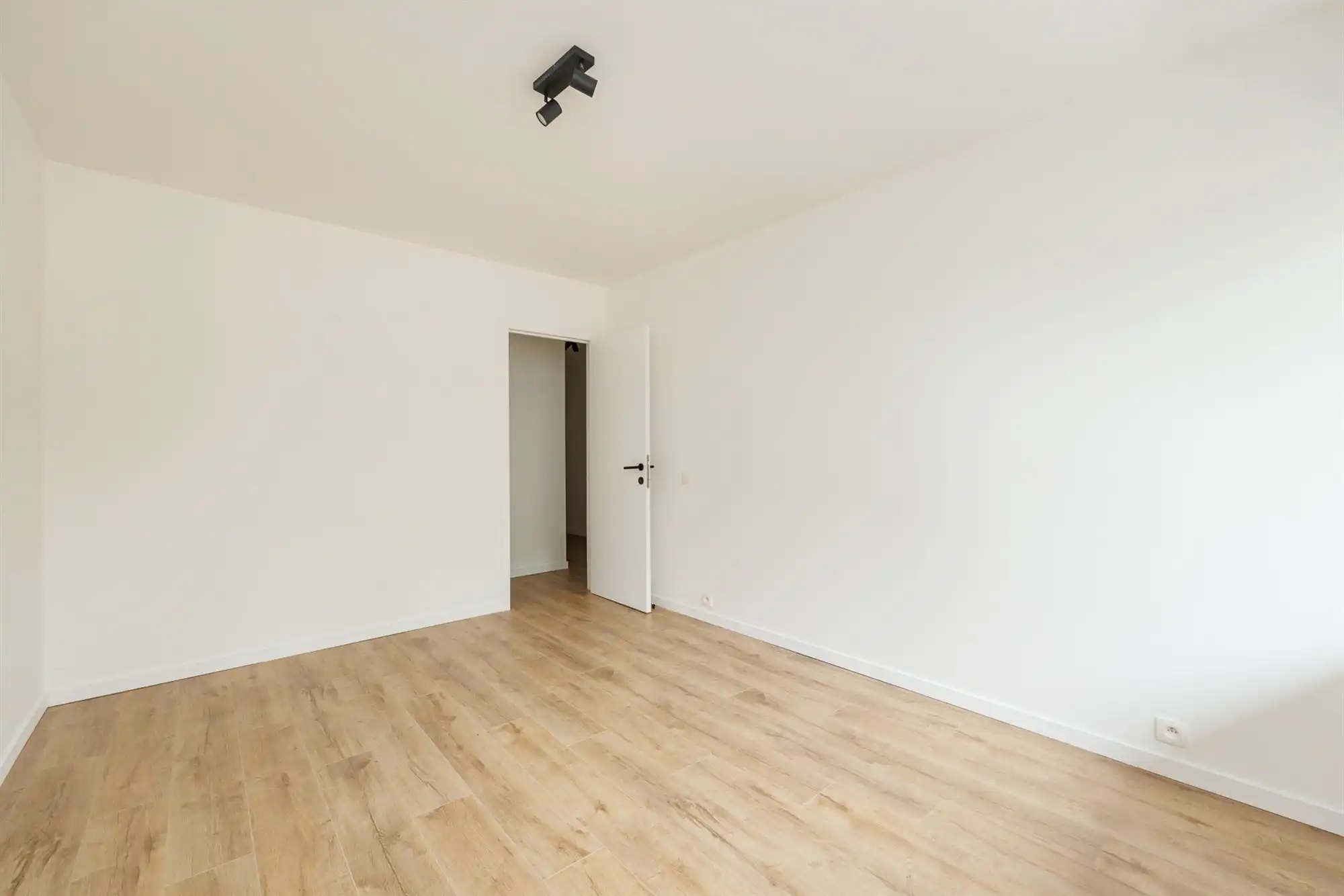 Lichtrijk gelijkvloersappartement met 2 slpk op TOPlocatie foto 16