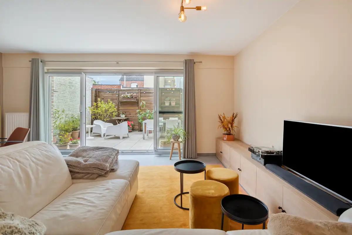 Hedendaagse woning met zonnige patio in Bonheiden foto {{pictureIndex}}