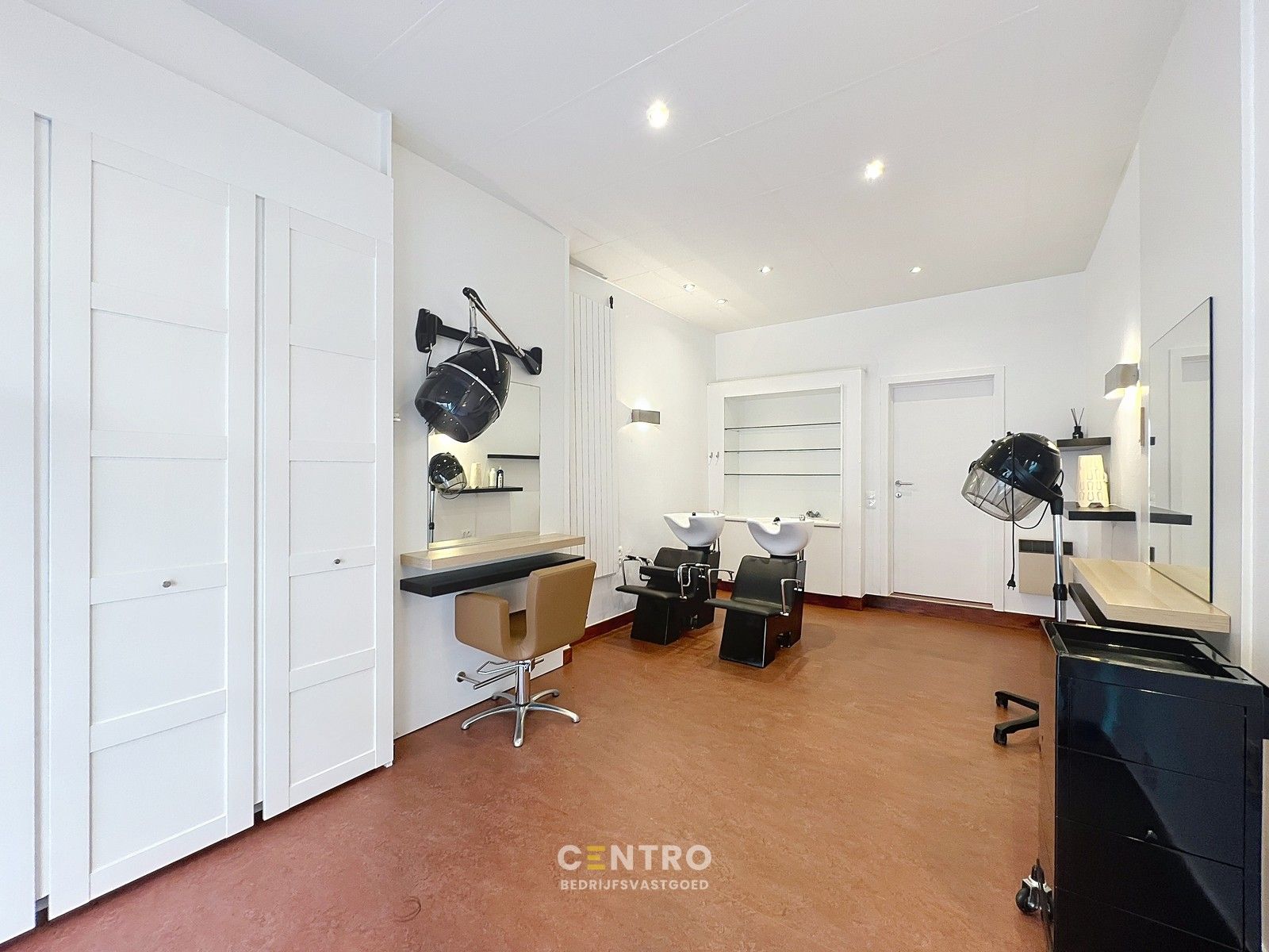 RUIME woning met kantoor/praktijk/winkelruimte van 20m² + ondergrondse GARAGEBOX op COMMERCIËLE ligging te Tielt! foto 6