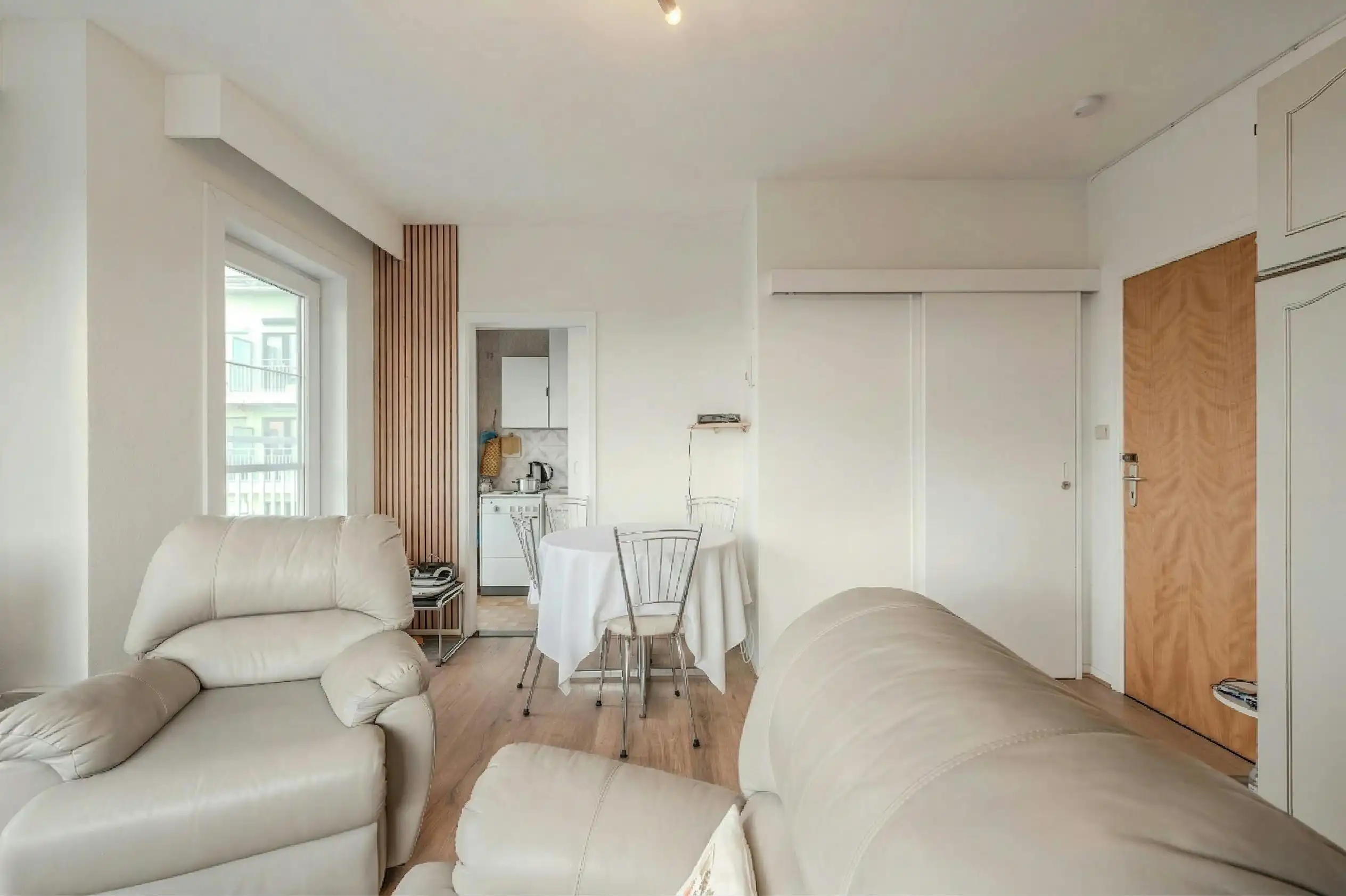 Zonnige hoekstudio met terras en open zicht ! foto 4