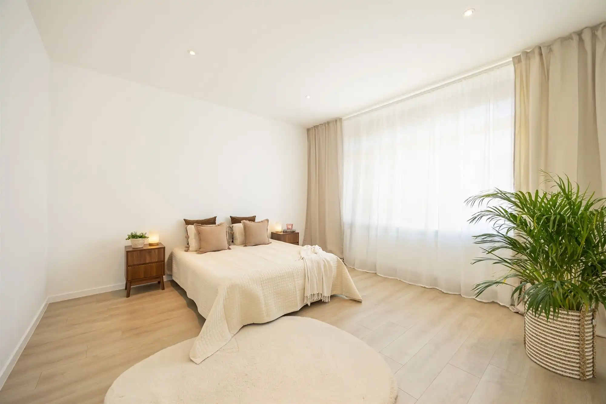 Volledig gerenoveerde woning met 3 slpkmrs en stadskoer foto 10