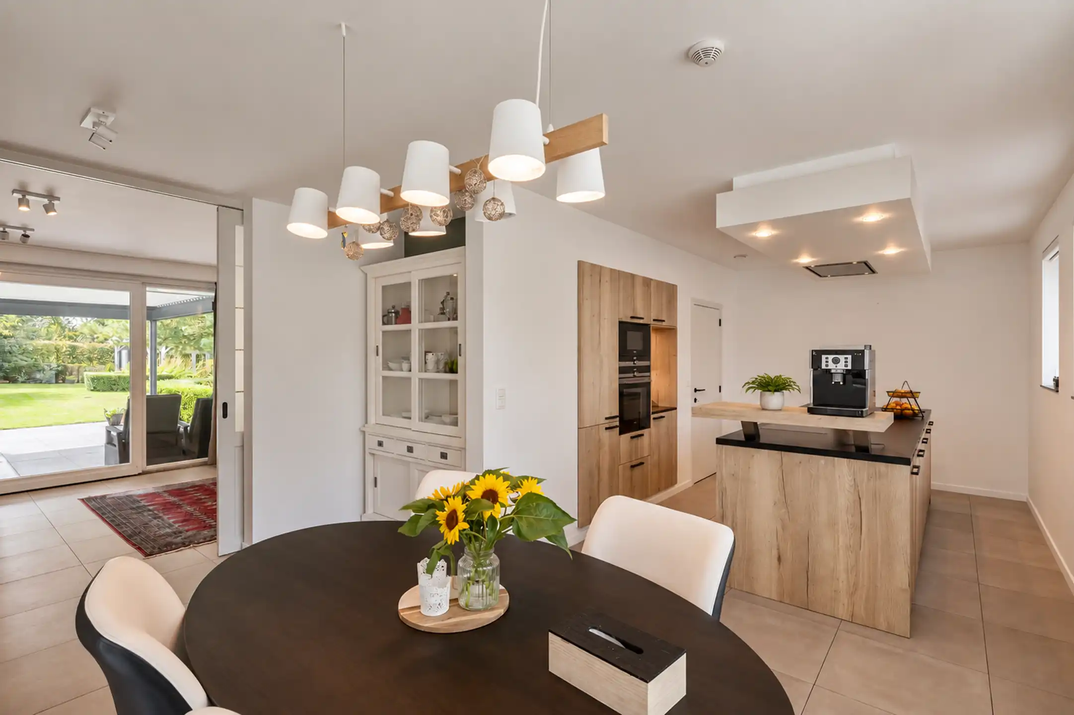 Moderne EPC A-villa op toplocatie nabij scholen en station, met prachtige tuin en privacy foto 19