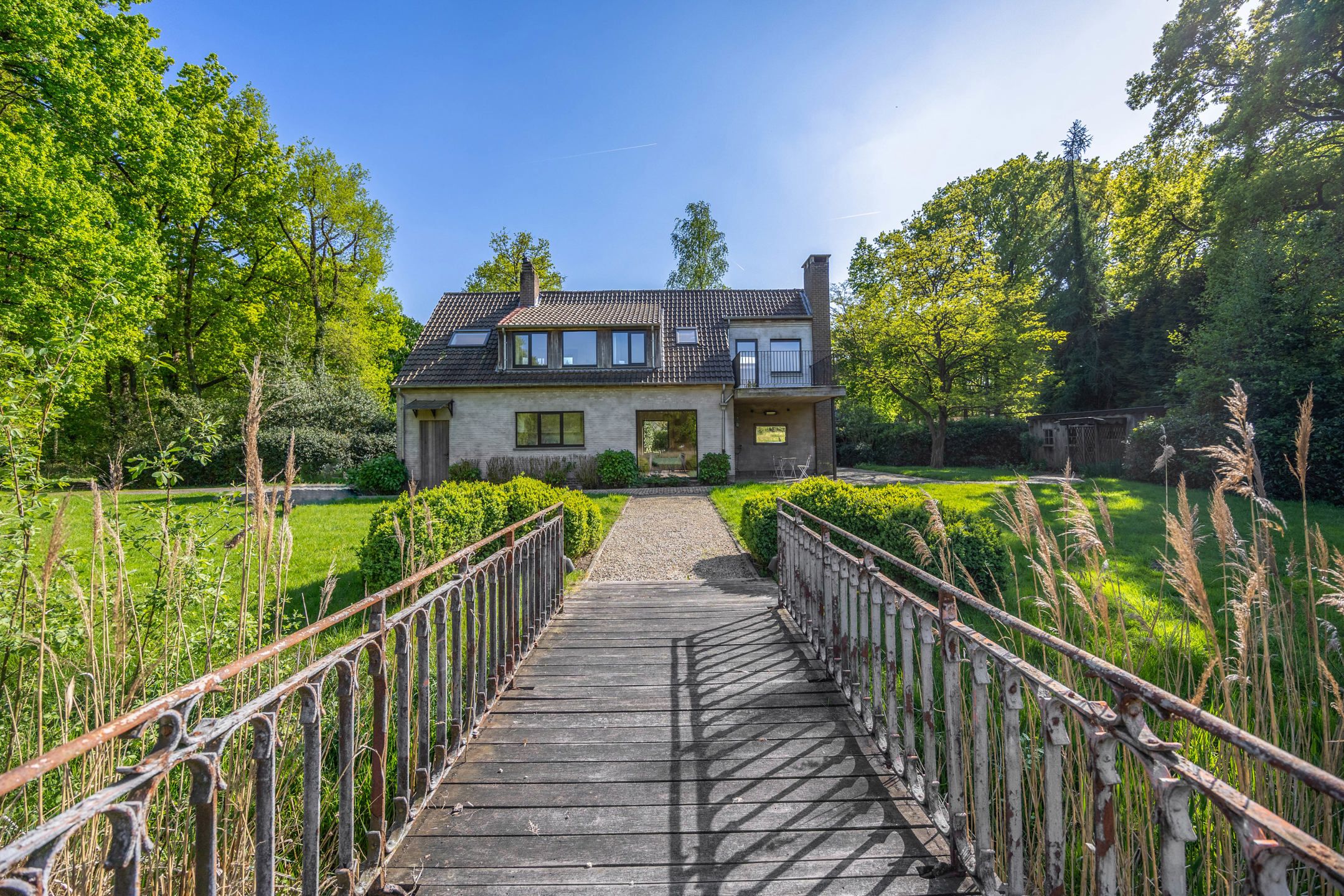 Charmante woning omringd door ca 6000m² aan prachtige natuur foto 17