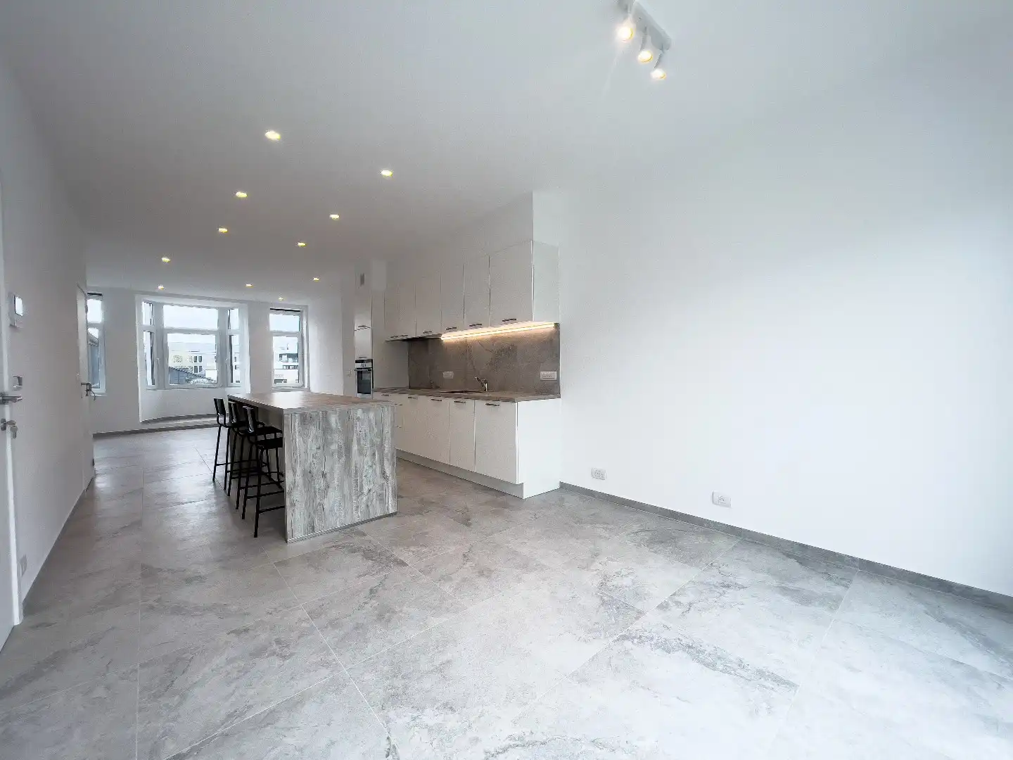 Nieuw duplexappartement inclusief parking gelegen op wandelafstand van het centrum, Zeedijk en C. C. Scharpoord foto 8