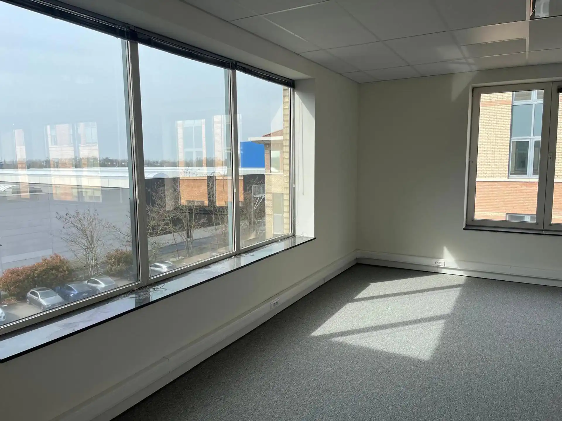 Kantoor 609 m² op het gelijkvloerse te huur foto 5