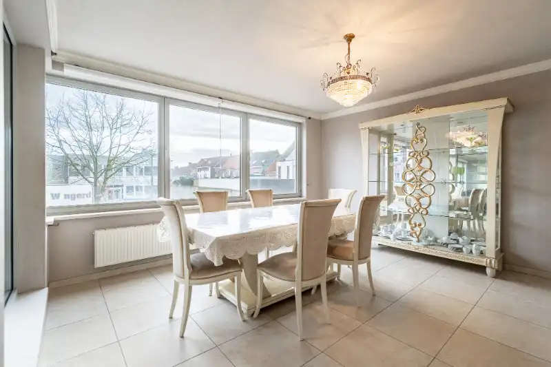 Ruim appartement (145m²) met 3 slaapkamers foto 5