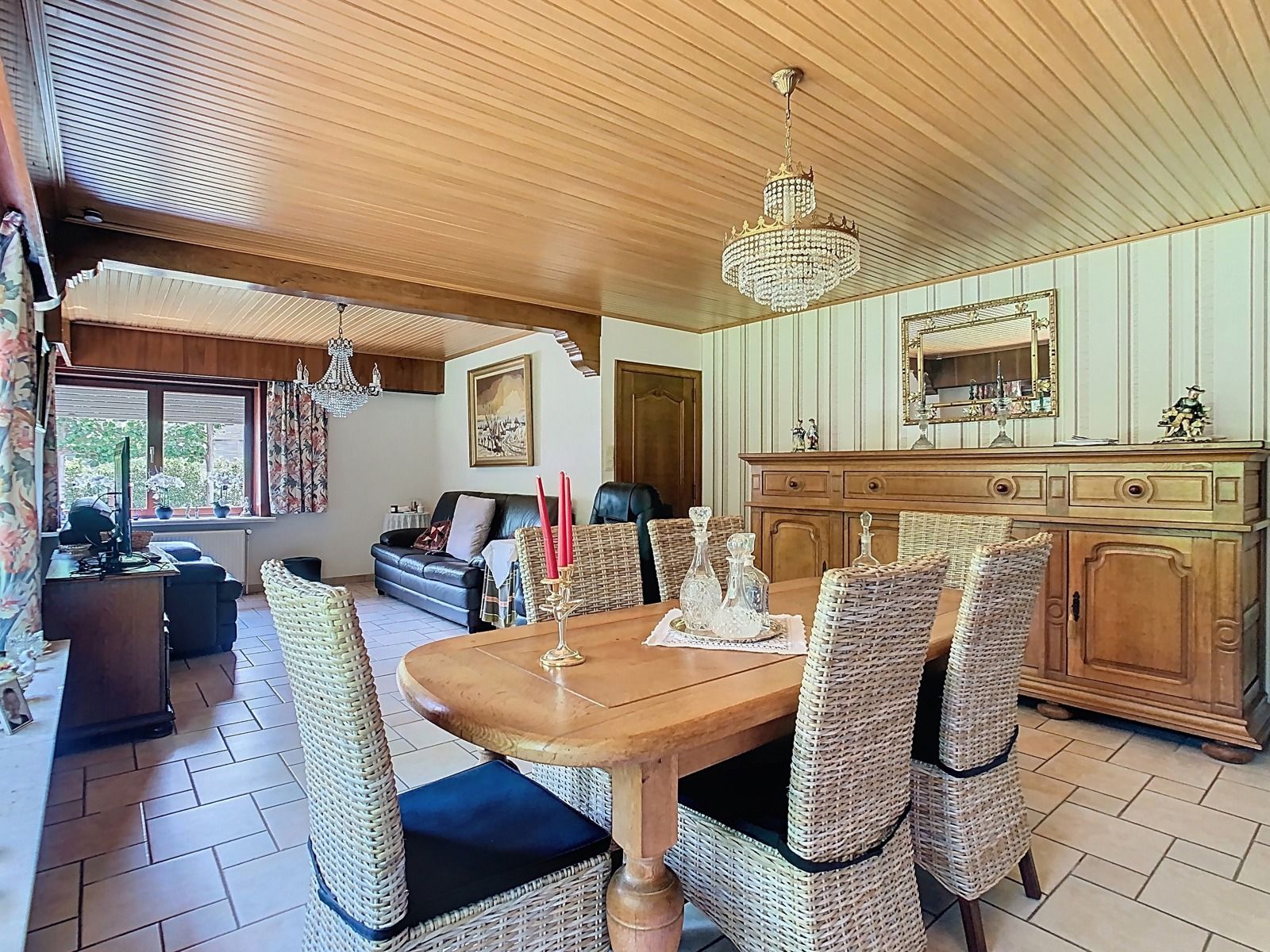 Woning met 2 SLPK, garages en riante tuin, op Toplocatie! foto 3