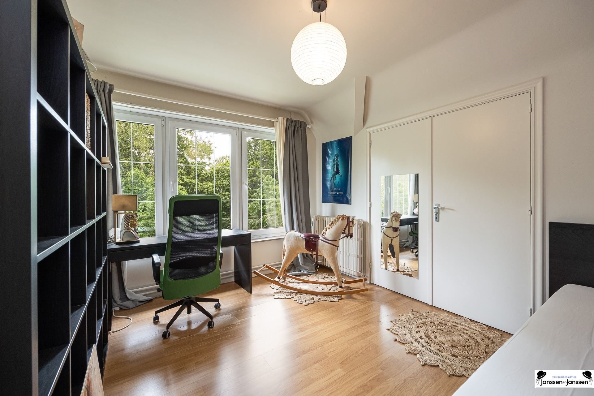 Klassieke, charmante vrijstaande villa, rustig gelegen in het geliefde Vriesdonk op ca. 1266m² foto 17