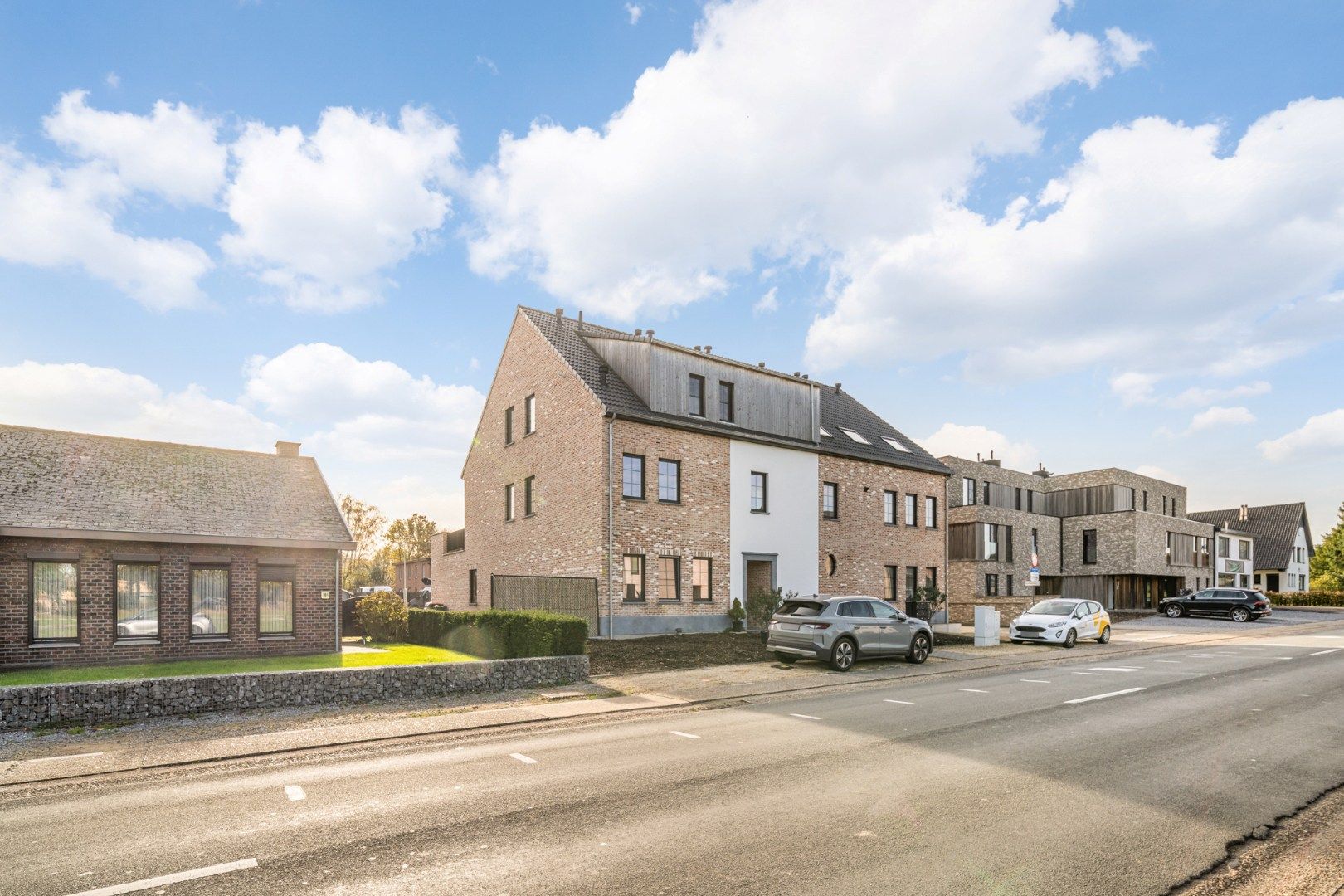 Stijlvol, ruim duplex-appartement met 2 slaapkamers in een kleinschalige residentie nabij het centrum van Opglabbeek!  foto 2