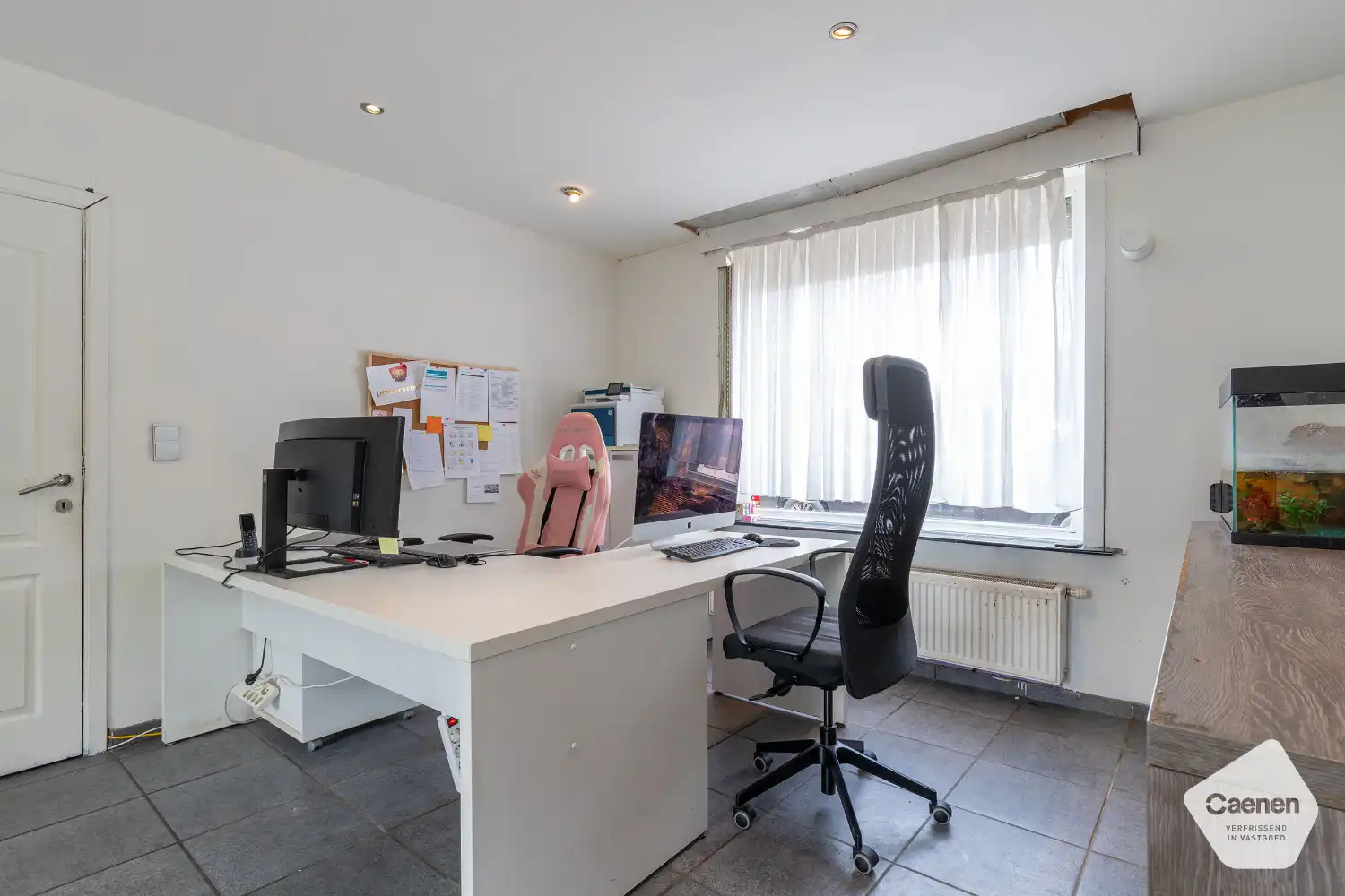 Ruime half-open woning met 4 slaapkamers, muziekstudio/hobbyruimte, garage en leuke tuin foto 4