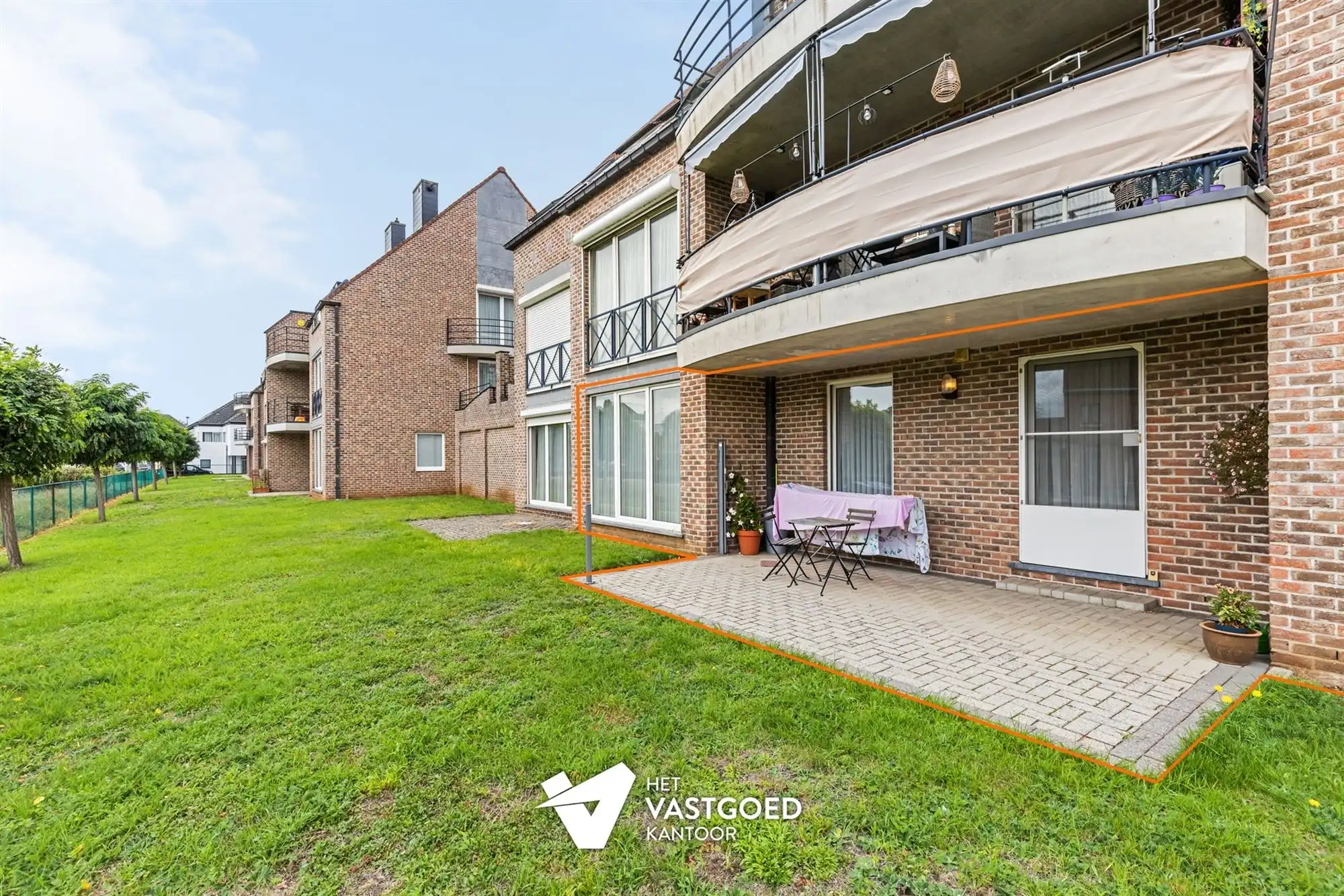 RUIM GELIJKVLOERS 2 SLAAPKAMER APPARTEMENT MET OVERDEKTE AUTOSTAANPLAATS IN BERINGEN CENTRUM foto 21