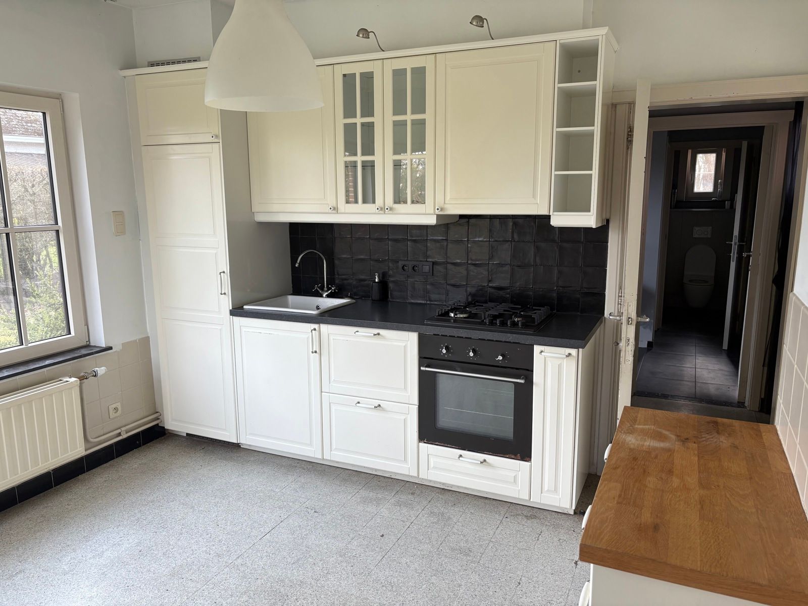 Open bebouwing met 3 slaapkamers, tuin en inpandige garage.  foto 2