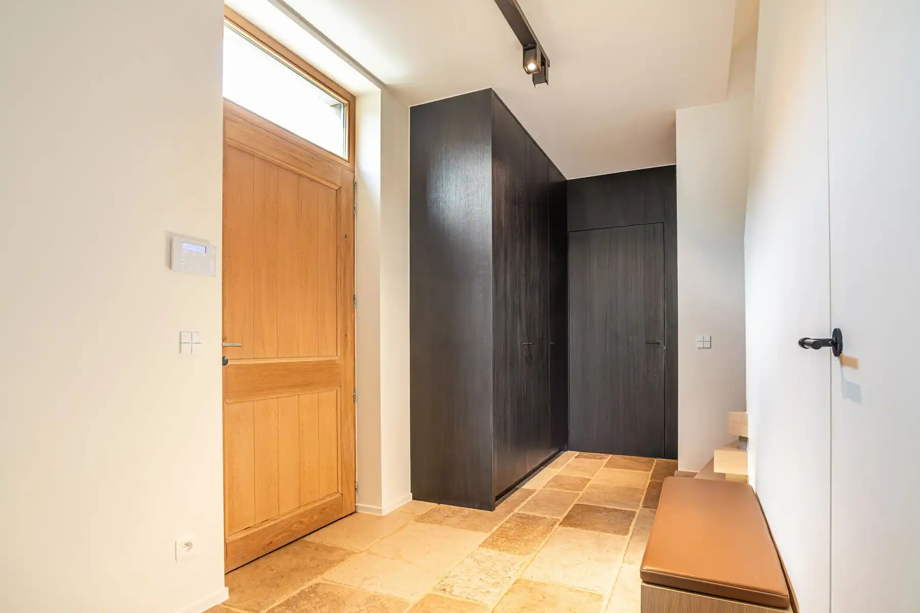 Exclusieve instapklare woning met zwembad en open groenzicht foto 11