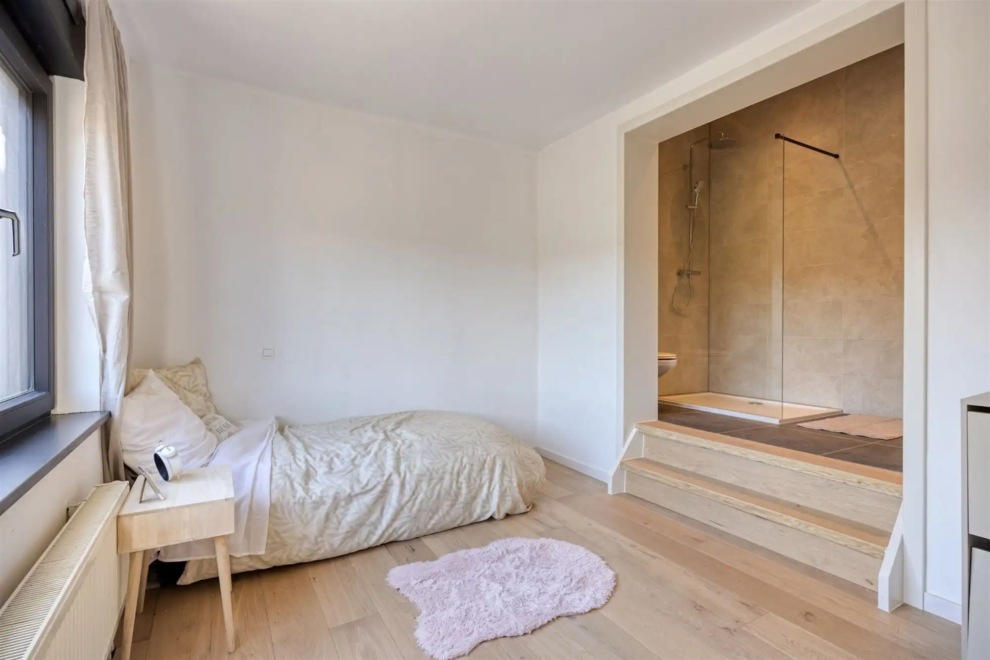 Volledig vernieuwde woning met 4 grote slaapkamers en tuin foto 19