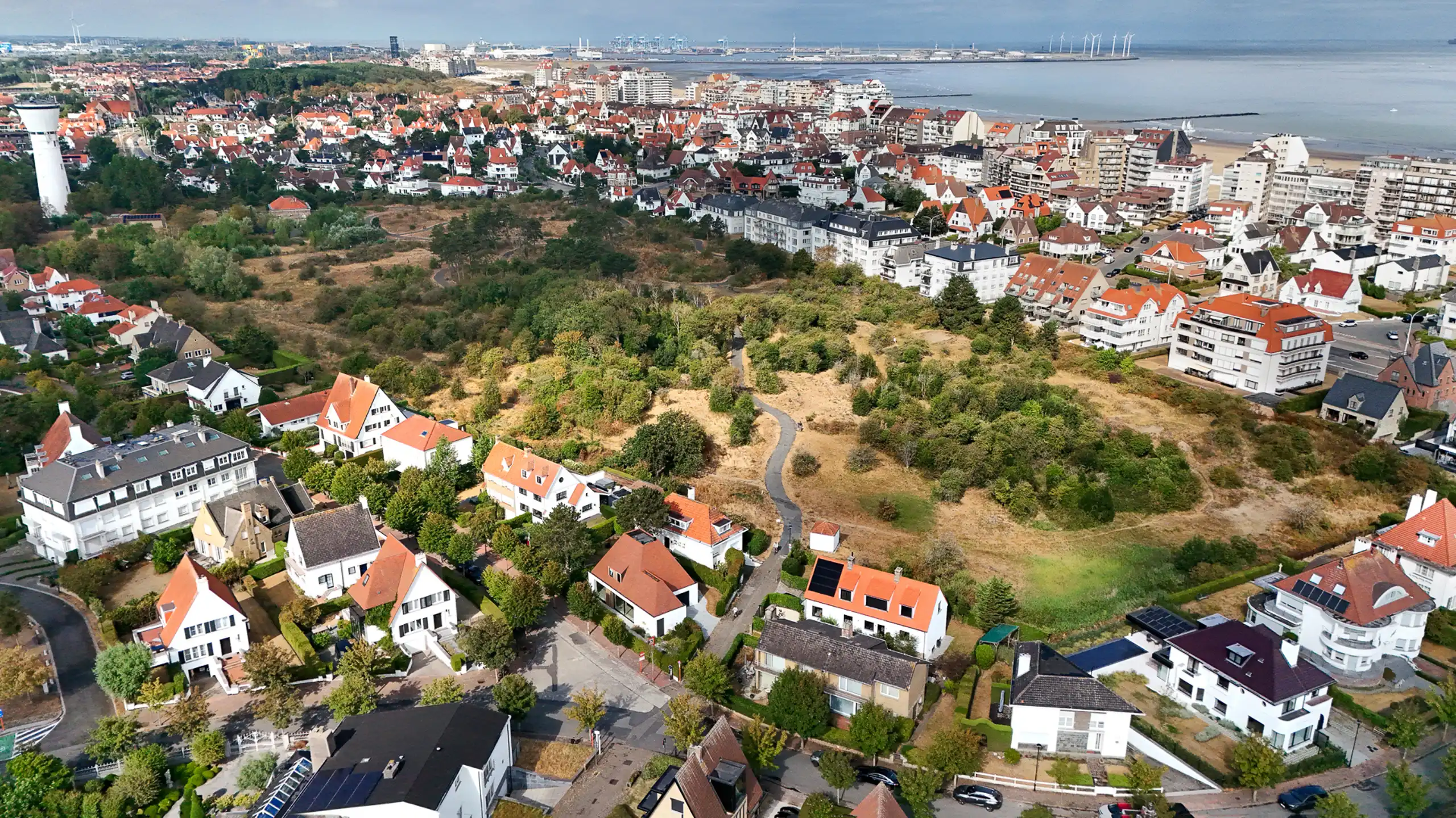 Stijlvolle villa op een gegeerde ligging nabij Albertstrand. foto 2