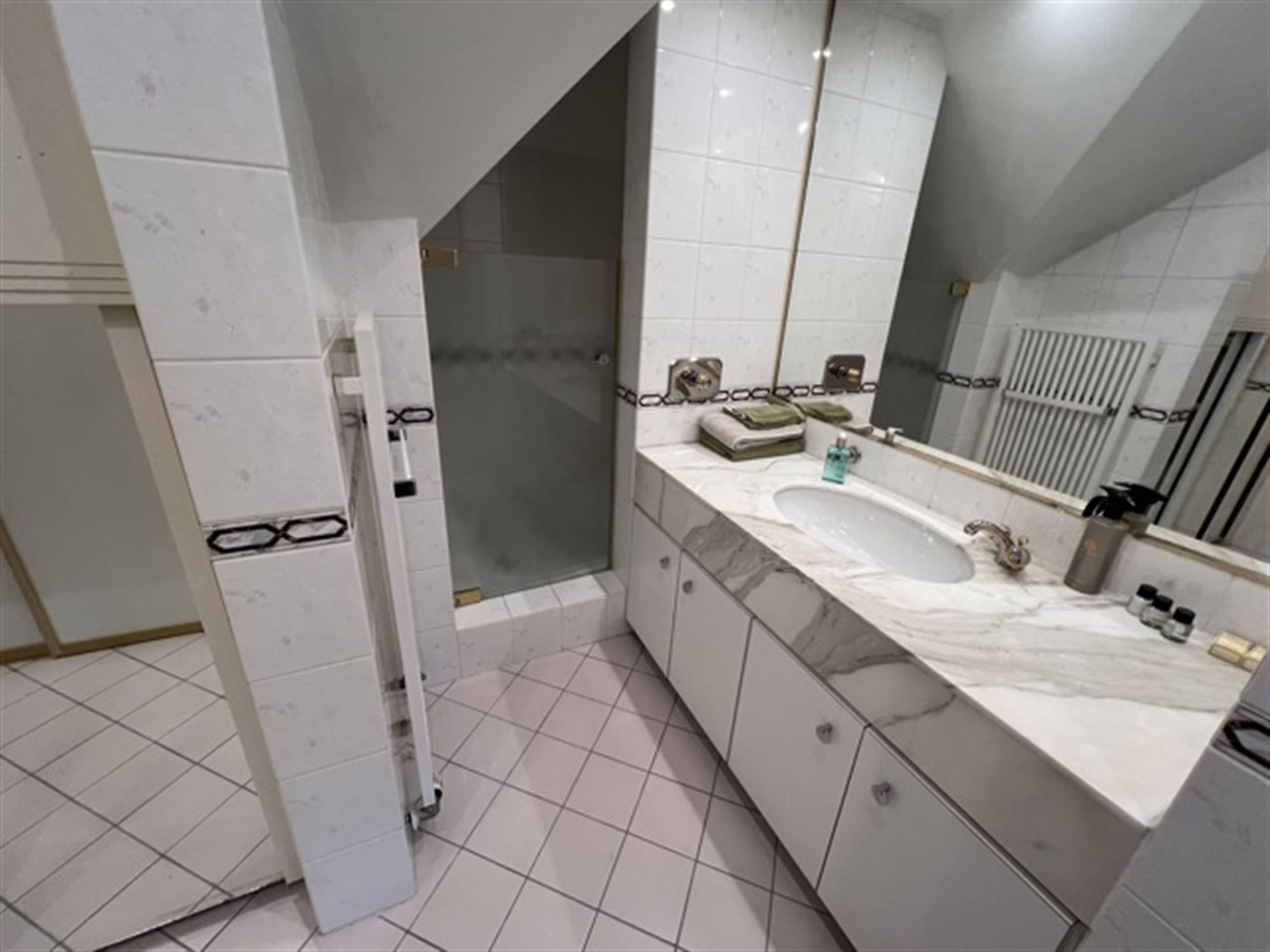 Statig landgoed met binnenzwembad op toplocatie foto 66