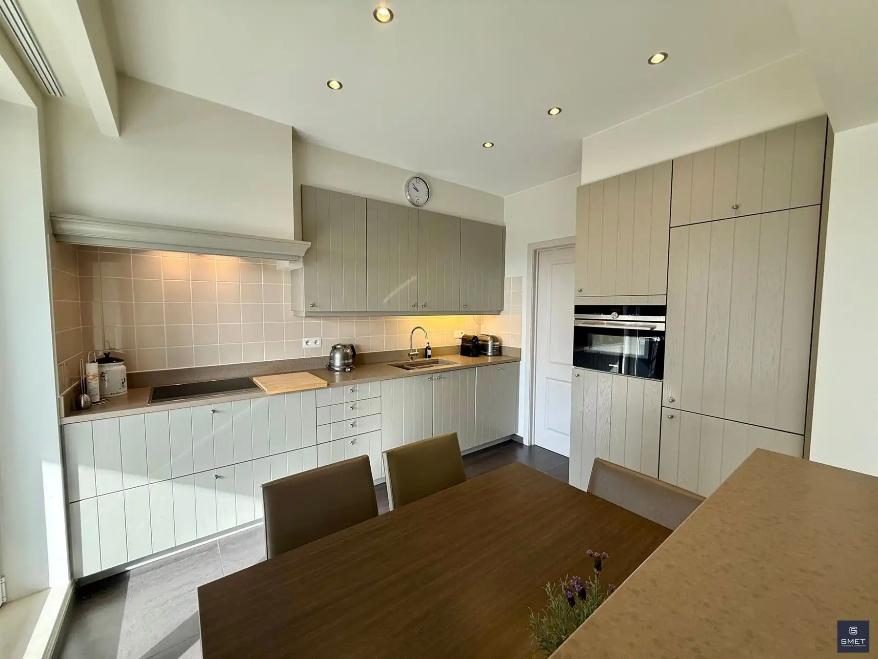 MODERN APPT. MET 2 SLPKS, GARAGE EN BERGING foto 10