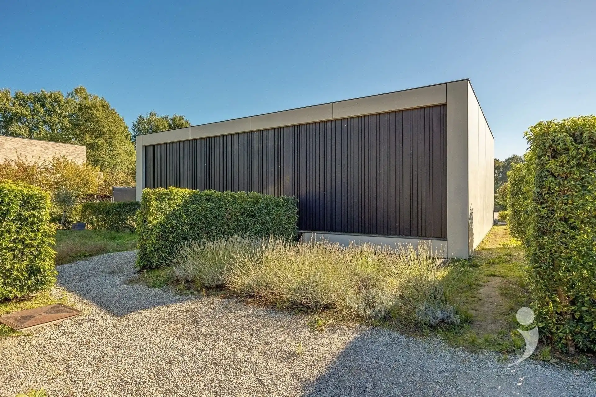 High-end architectenwoning met zwembad en prachtig zicht op de achterliggende weides foto 24