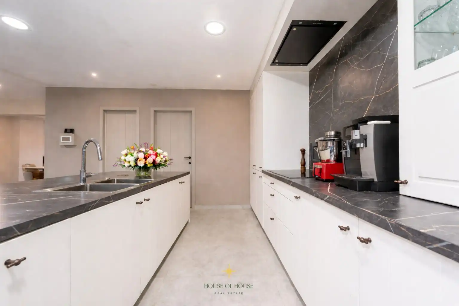 Instapklare, gerenoveerde woning in een rustige buurt met grote zonnige tuin foto 6