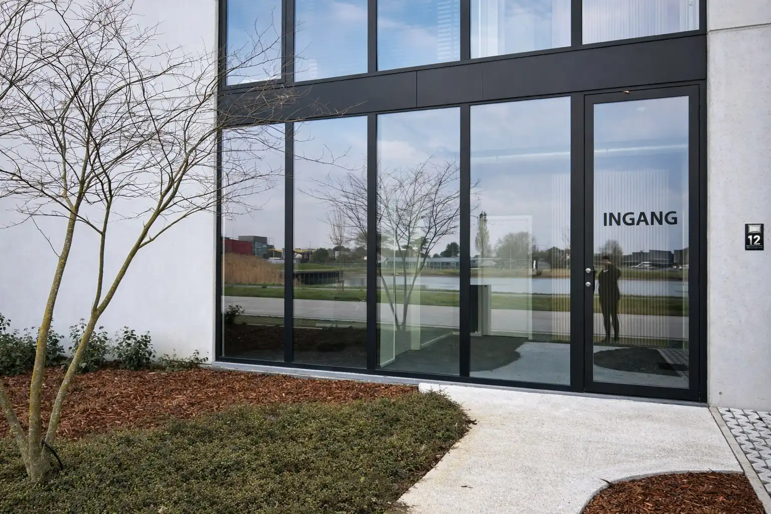 Instapklaar kantoor, all-in huren te Knokke foto {{pictureIndex}}