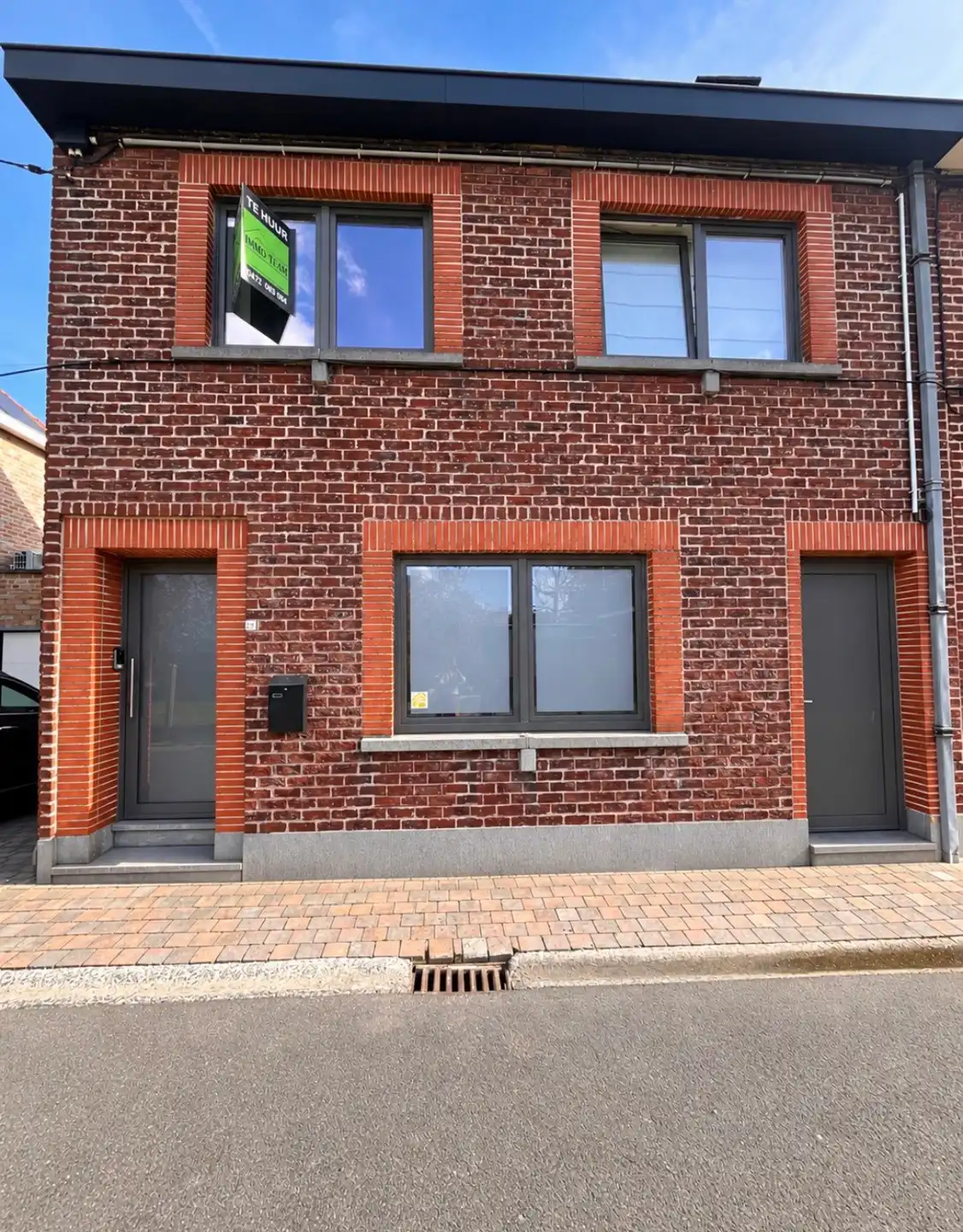 RUIME WONING MET 3 SLPK EN ZONNIGE TUIN. foto {{pictureIndex}}