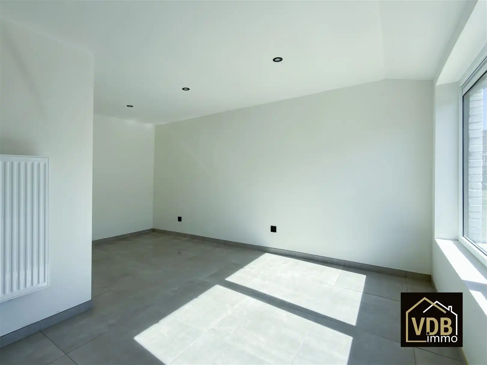 HALF OPEN BEBOUWING MET 4 SLAAPKAMERS EN GROTE GARAGE foto 21