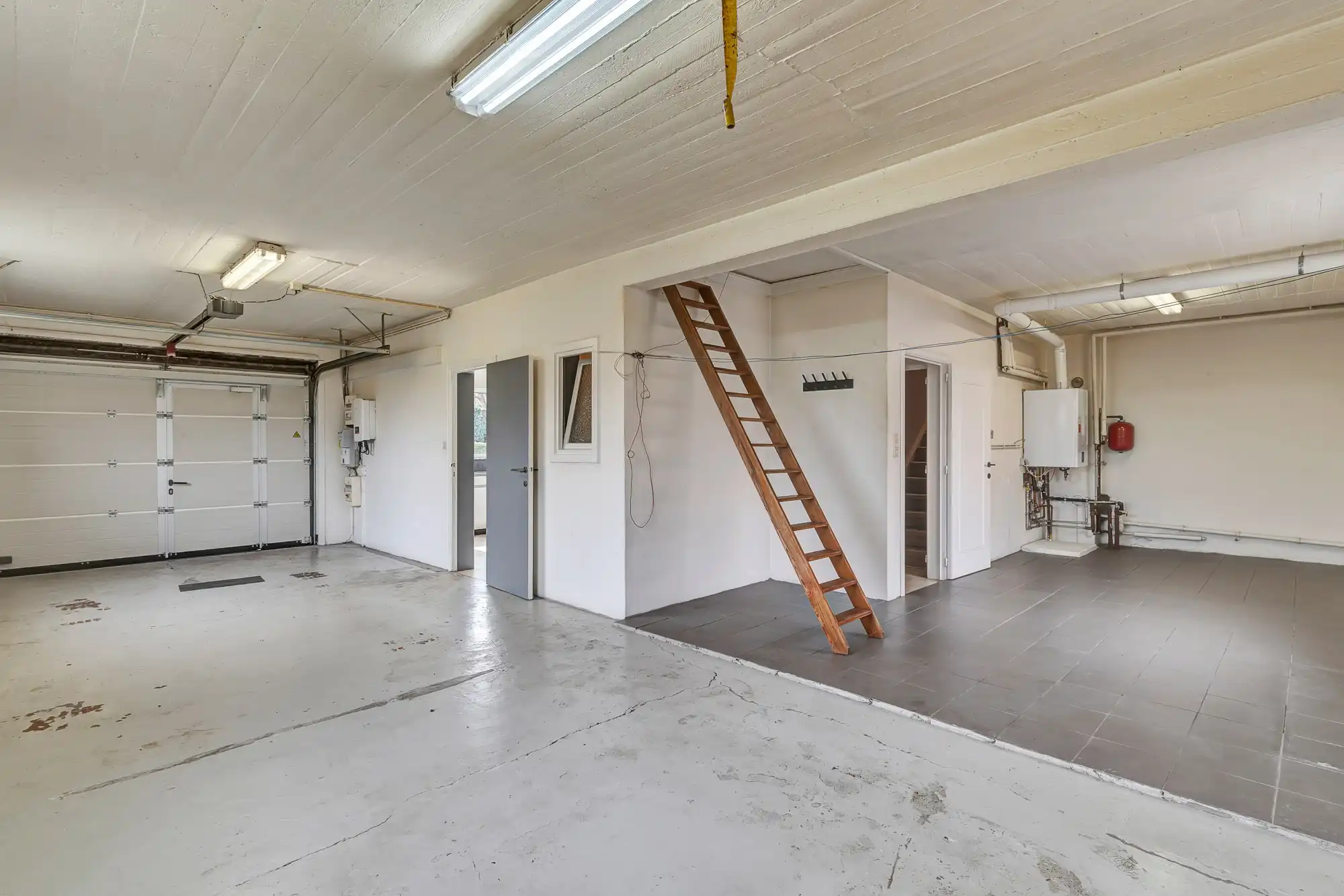 Zeer ruime woning met handelsruimte, garages en zonnige tuin foto 18