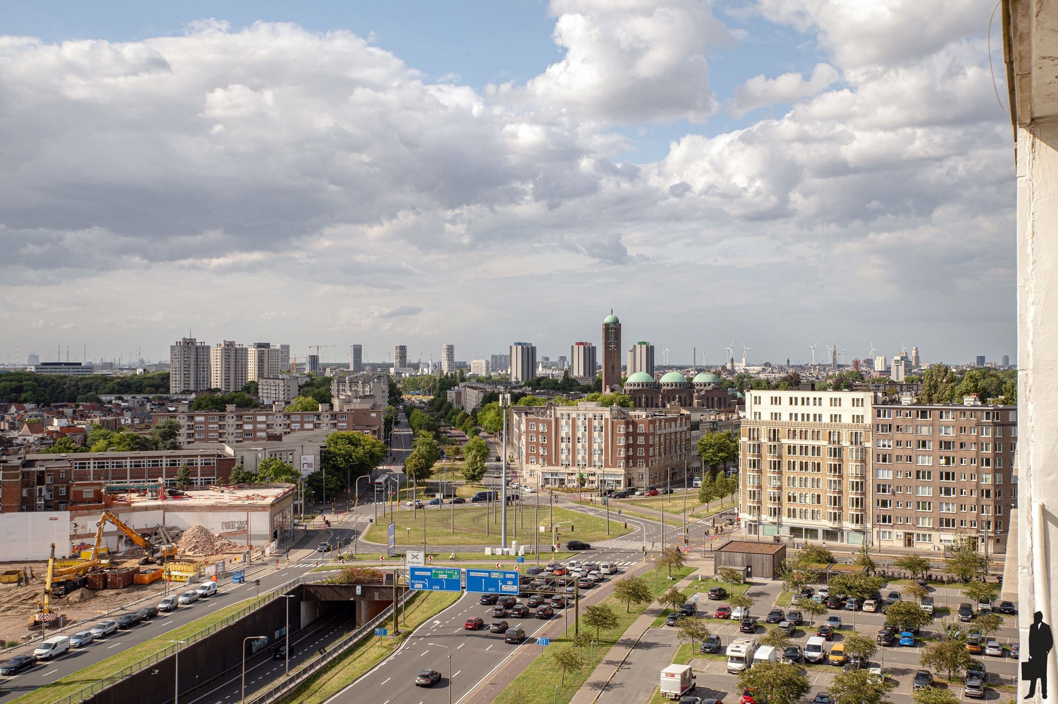 Gerenoveerd 2 slaapkamer appartement met loft-feeling, panoramisch uitzicht en vlakbij de stad!  foto 13