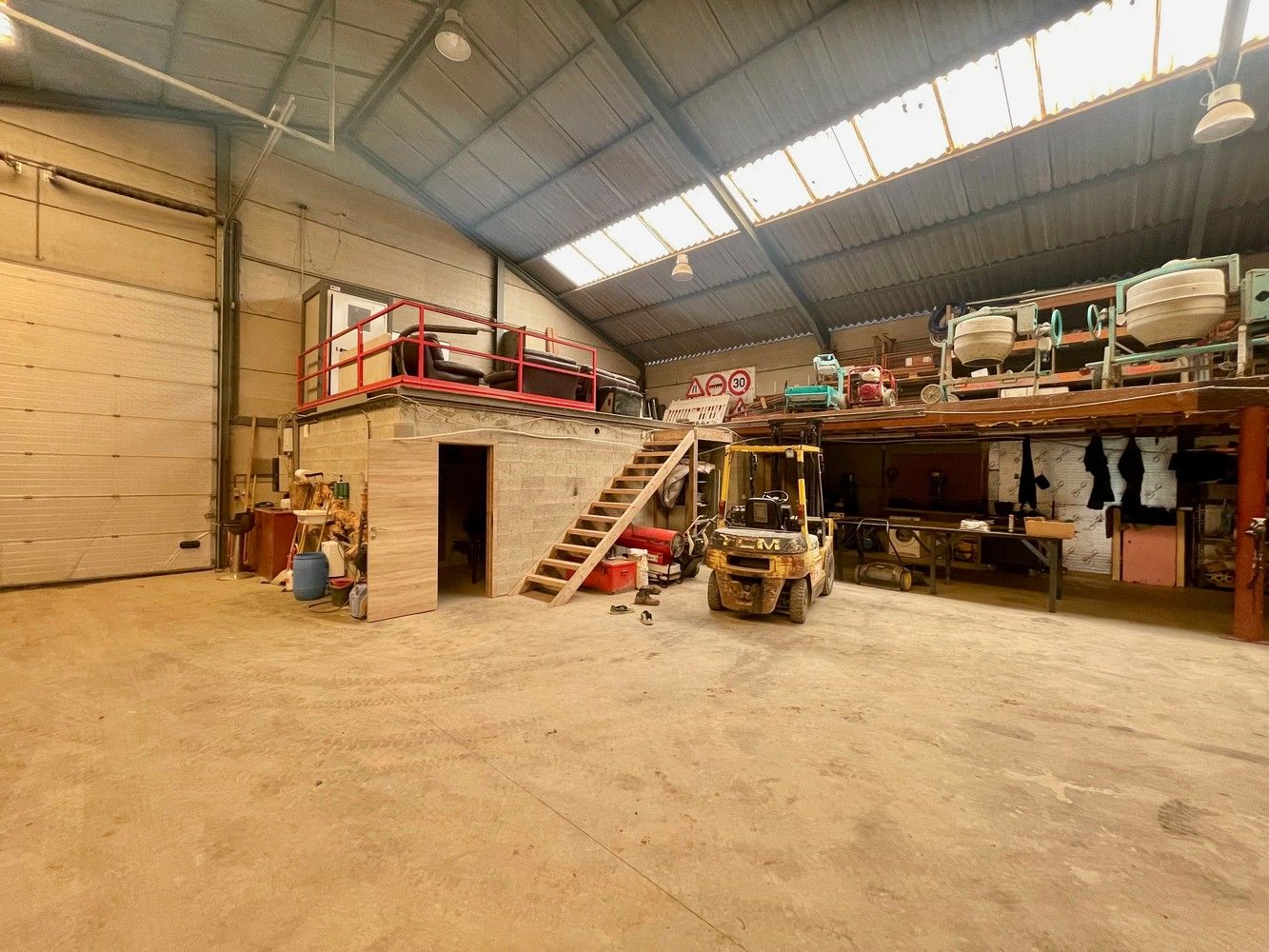 Bedrijfshal met bureel TE KOOP // Hall industriel avec bureaux À VENDRE foto 25