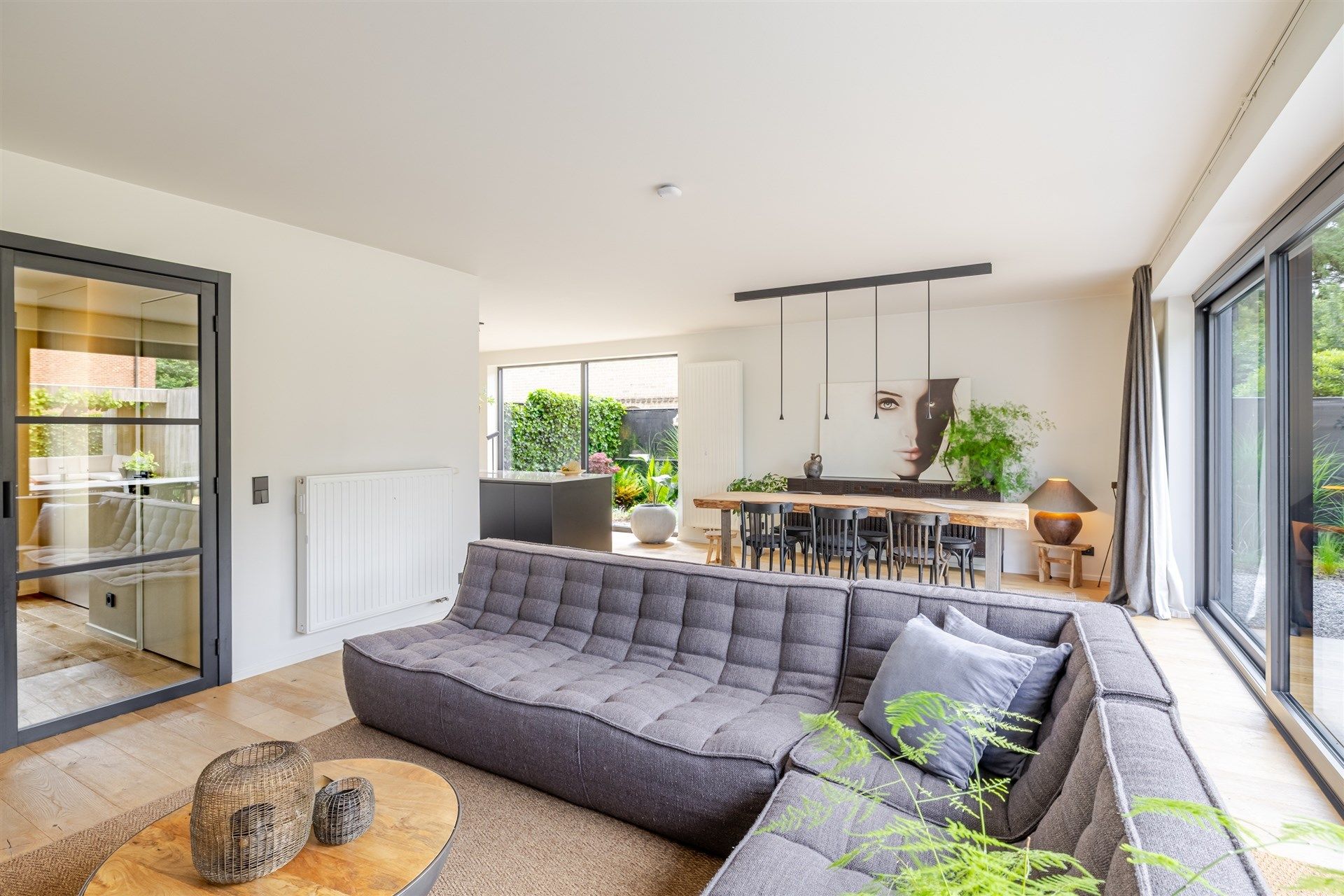 Subliem afgewerkte woning met tuin op topligging foto 15