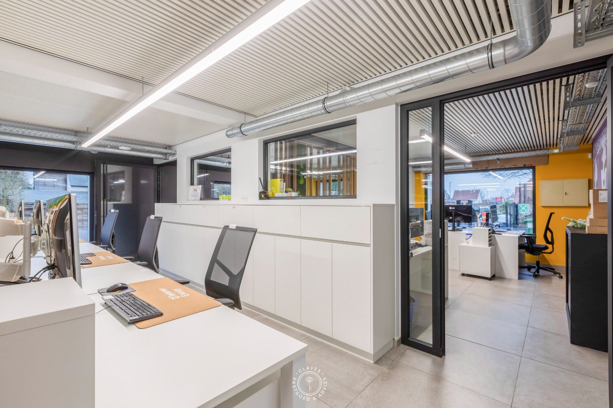 Multifunctioneel kantoorgebouw met magazijnen foto 8