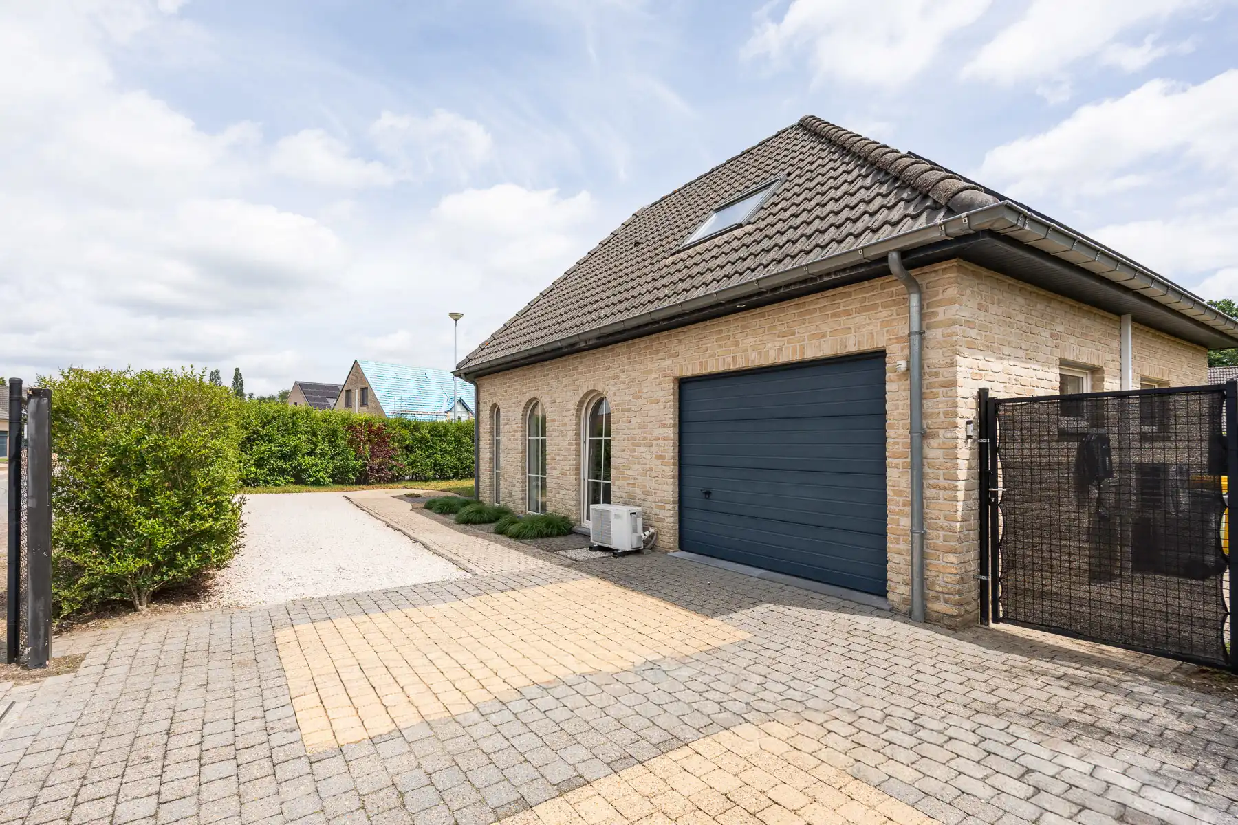 Rustig gelegen, energiezuinige gezinswoning met tuin foto 2