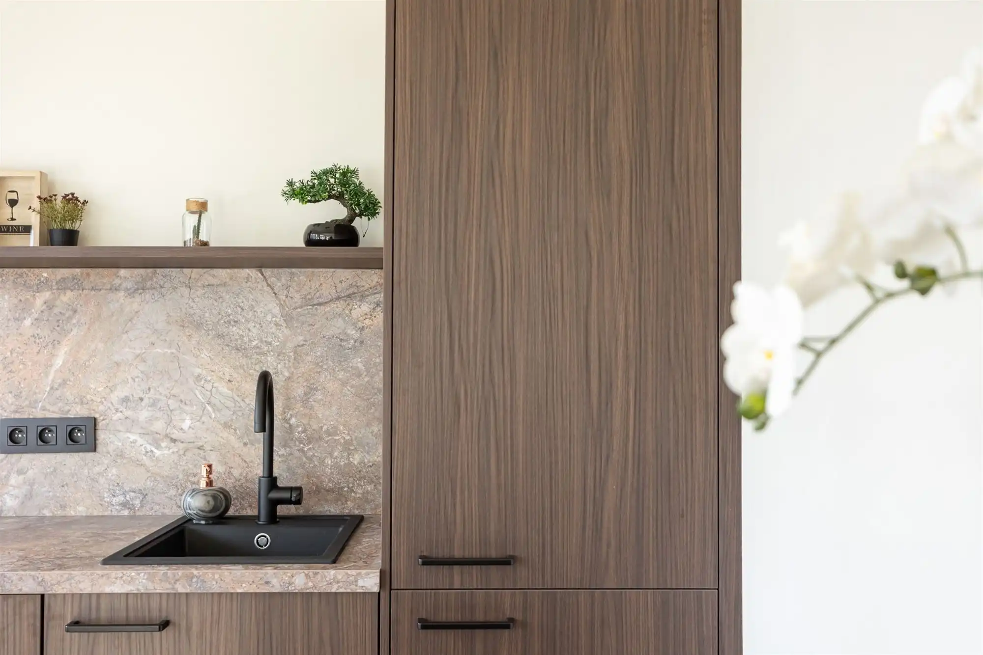 Volledig gerenov. app. met 2 slpkmrs. en terras te Pulhof foto 18