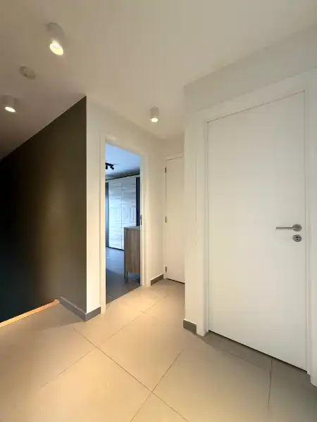 Moderne lage-energiewoning met mooie tuin en garage in een rustige woonwijk foto 14