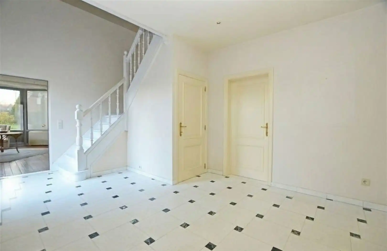 Tijdloze residentiële villa in doodlopende straat foto 5