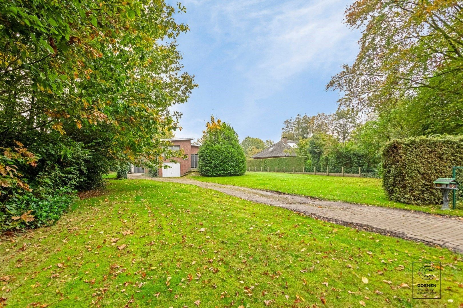 Unieke kans in Westmalle: te renoveren woning met 4 à 5 slpk' s, 236 m² bew. opp. op perceel van 3.990 m²! foto 3