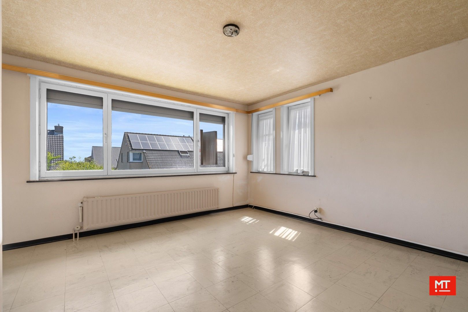 BOD WELKOM - Ruime halfopen woning met 4 slaapkamers, tuin en garage in een rustige en kindvriendelijke wijk foto 8