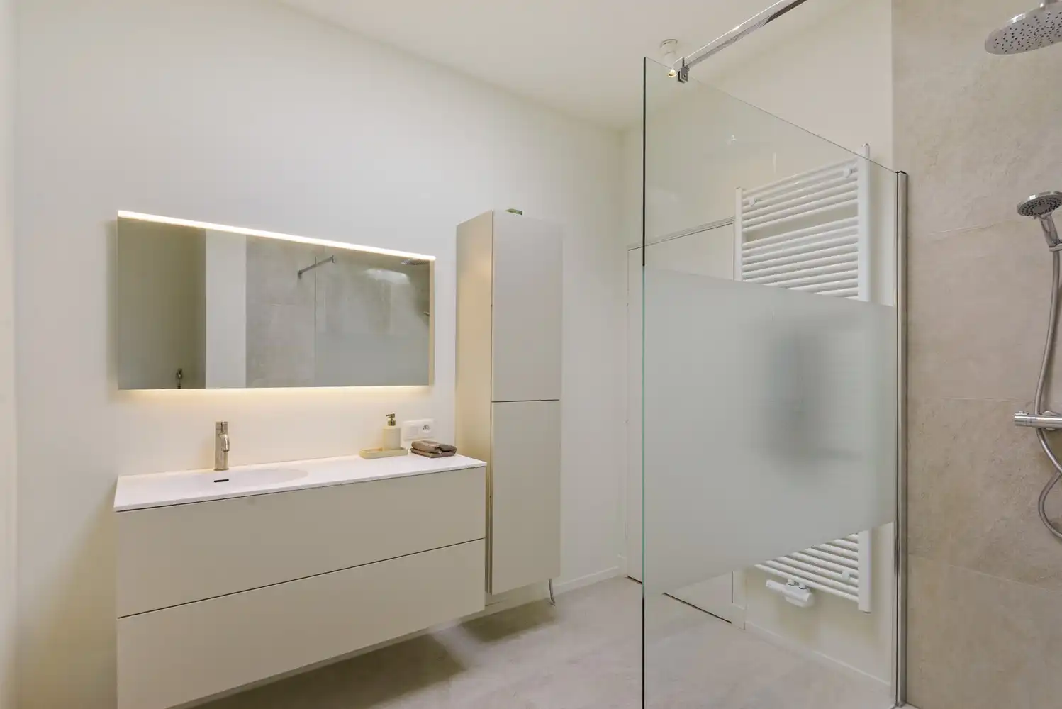 Gerenoveerd appartement met 2 ruime slaapkamers in historisch gebouw foto 9