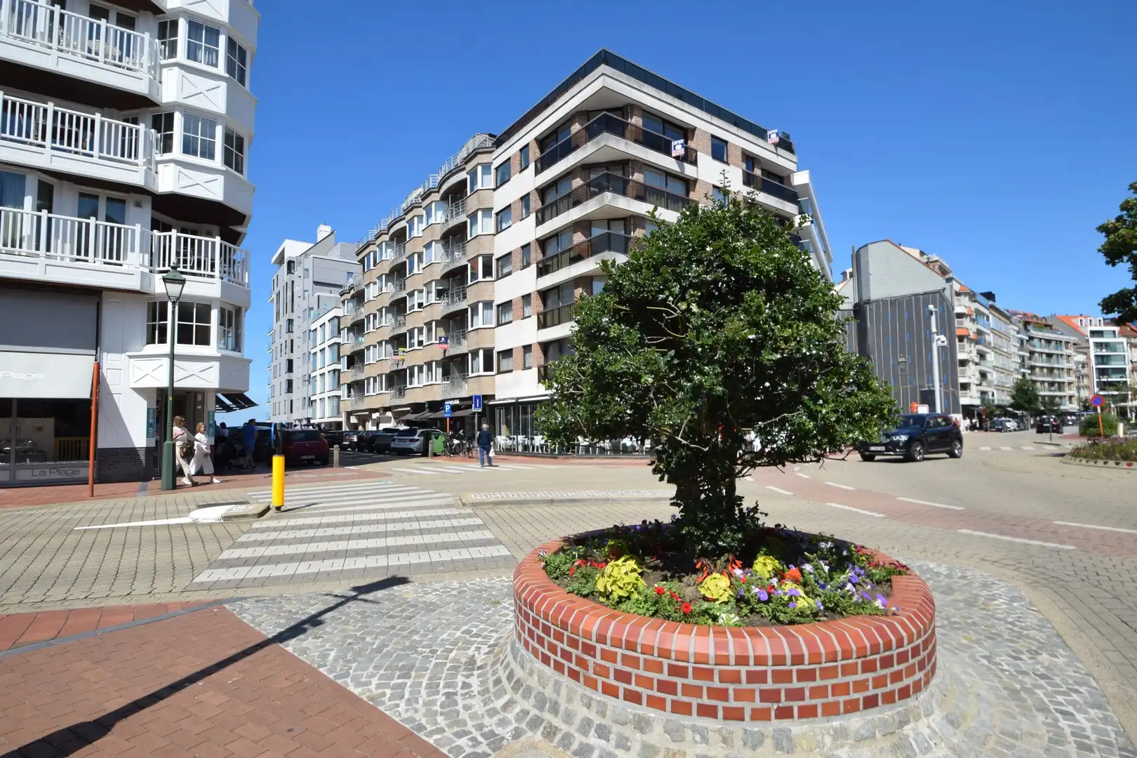 Luxueus gerenoveerd appartement met zijdelings zeezicht, ideaal gelegen nabij het Driehoeksplein. foto 4