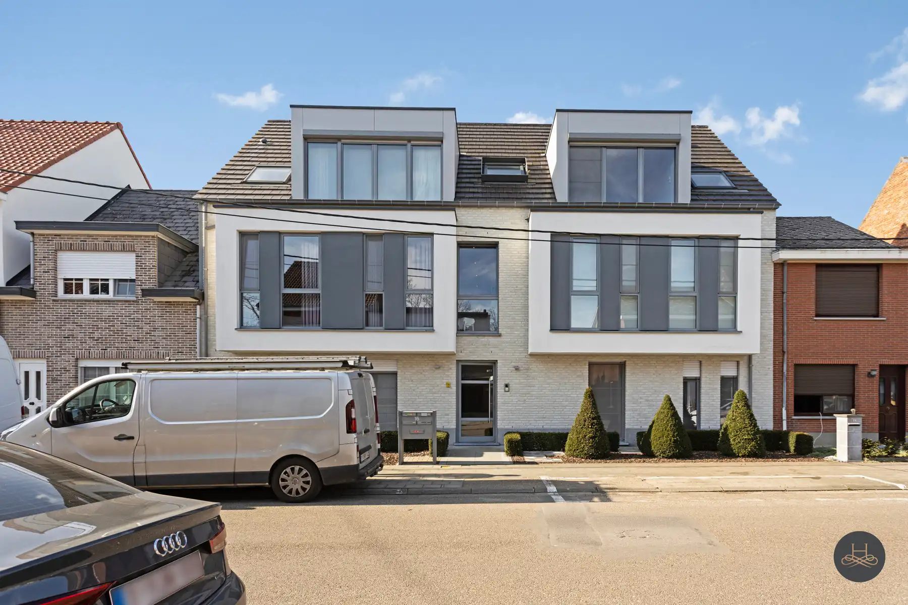 Lichtrijk appartement met groot terras foto 2