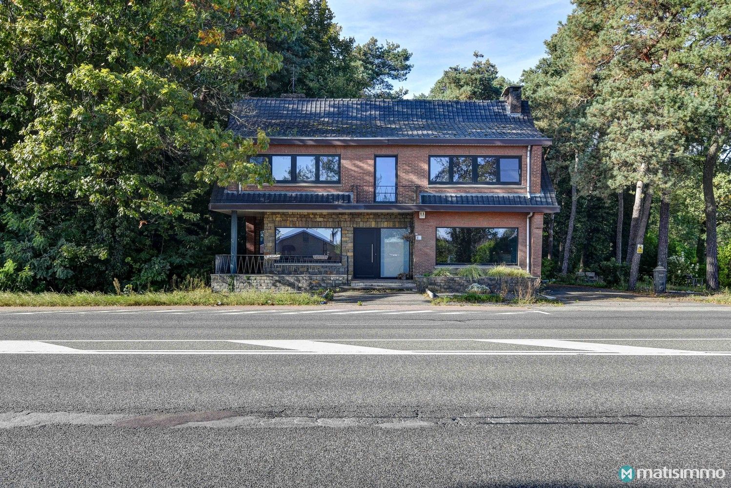 ZEER RUIME GEZINSWONING MET 4 SLAAPKAMERS EN BIJGEBOUW VAN +- 100 M2 OP PERCEEL VAN 1HA 29A 93CA IN DIEPENBEEK foto 1