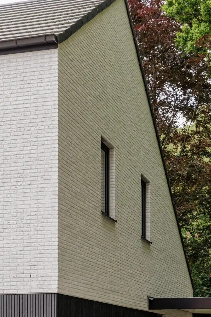 Volledig afgewerkte halfopen nieuwbouwwoning met grote tuin foto 12