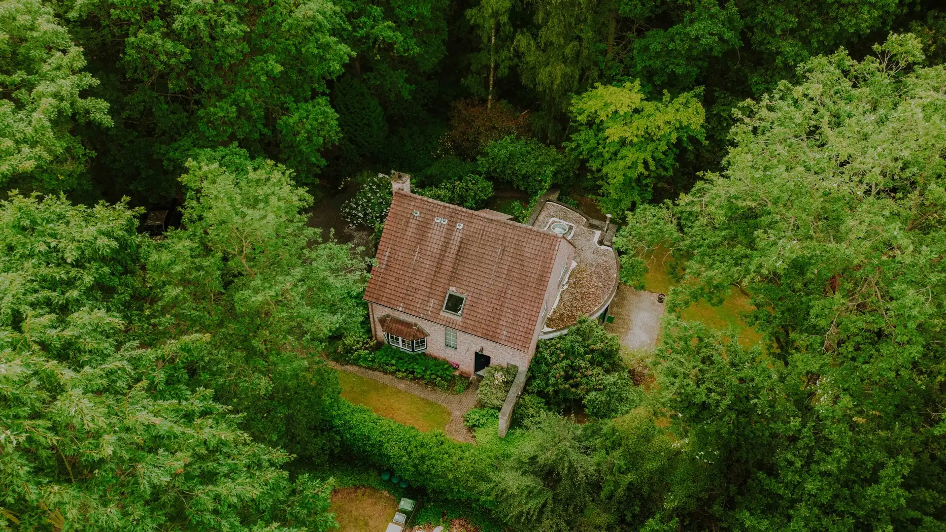 Woning met vier slaapkamers op de groene Heikantberg foto {{pictureIndex}}