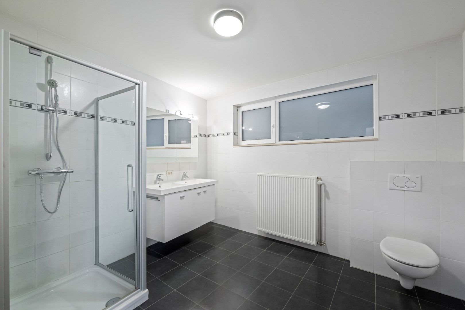 Ruim gelijkvloers appartement met groot terras en garage foto 7