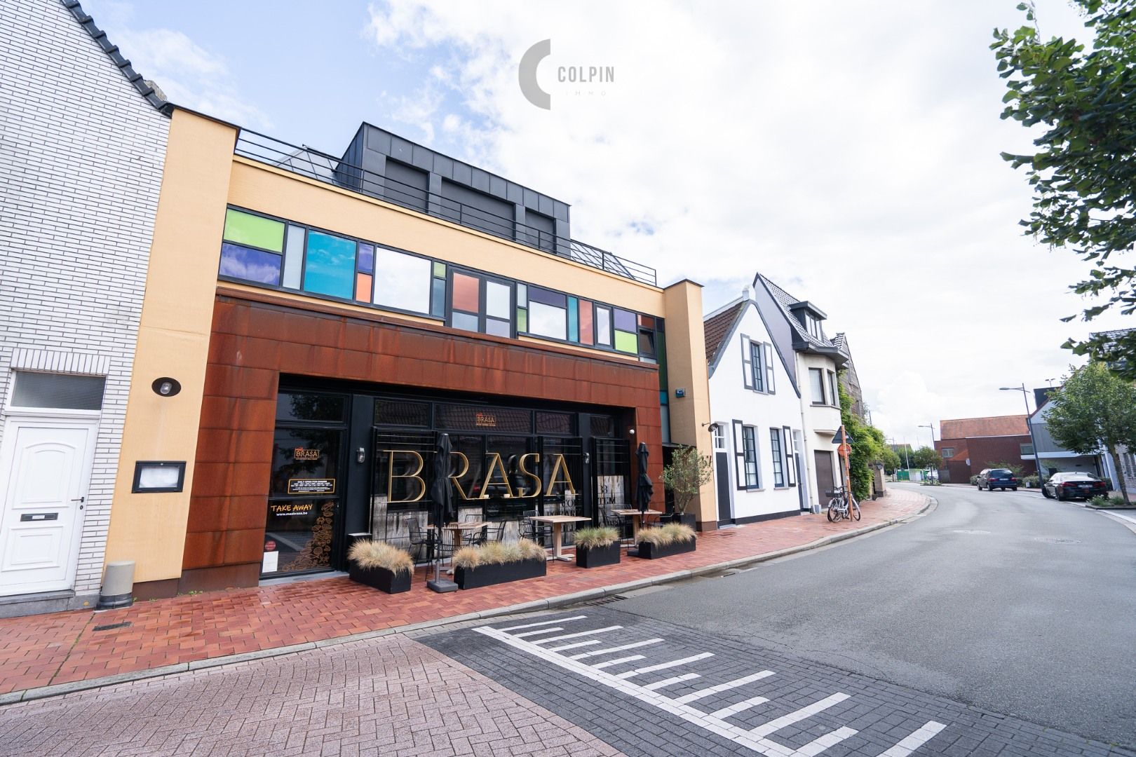 Polyvalente handelszaak in het centrum van Knokke foto {{pictureIndex}}