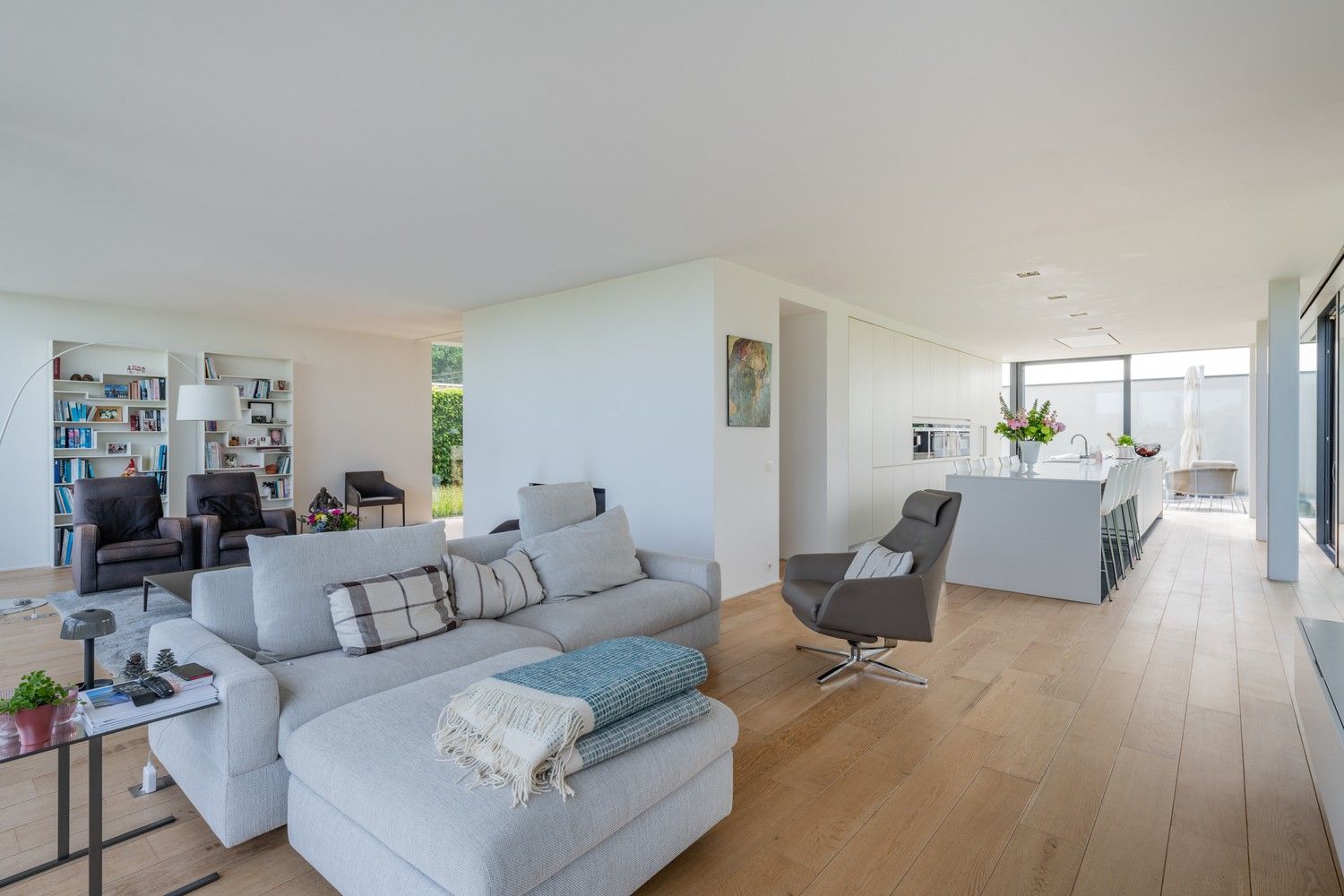 Moderne woning te koop in het hart van het Pajottenland foto {{pictureIndex}}